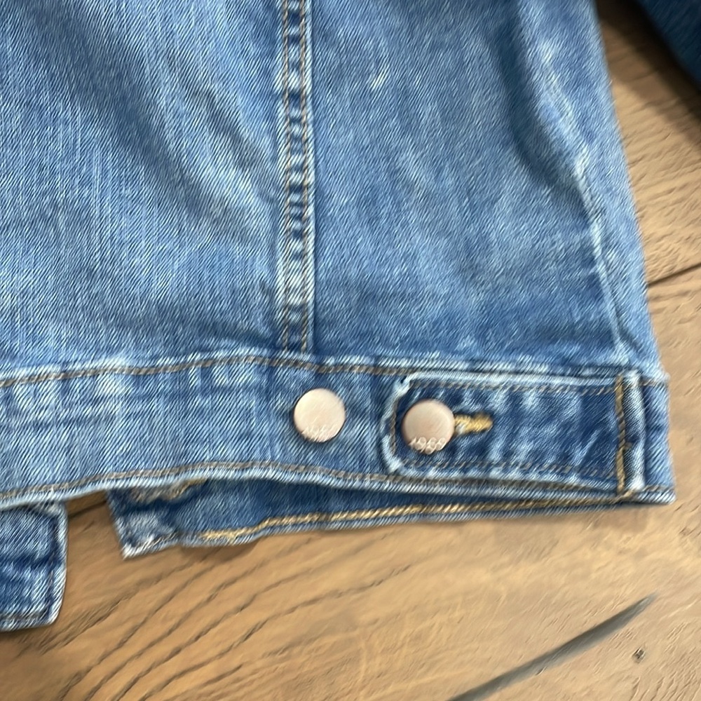 GAP Light Blue Denim Jean Jacket Distressed XS - Picture 7 of 7